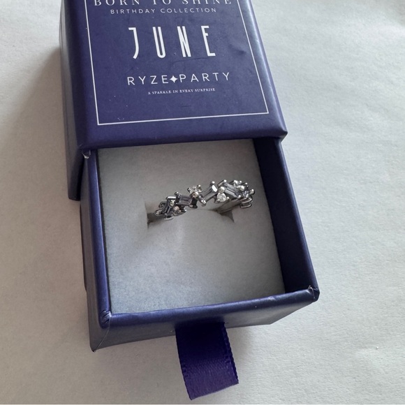 NWT Revealed Ryze Party Sterling June Born to Shine Ring - Size 8 - Picture 3 of 6